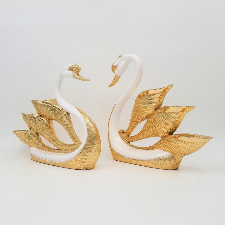 Aesthetic Premium Golden Couple Swan Showpiece